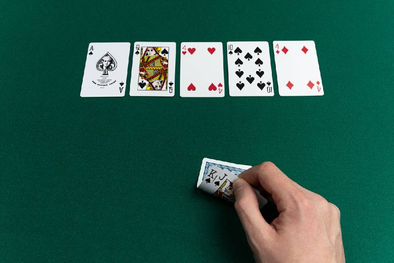 Phân Tích Hand Poker Và Cách Đọc Bài Đối Thủ 3 Phân tích hand trước flop (Pre-flop)